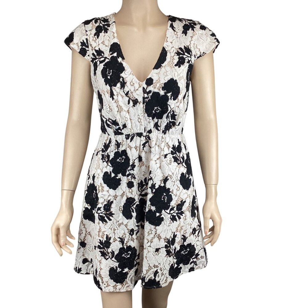 Lavender Brown Lace Dress Size XS Xsmall NWT Floral‎ V-Neck Fit & Flare